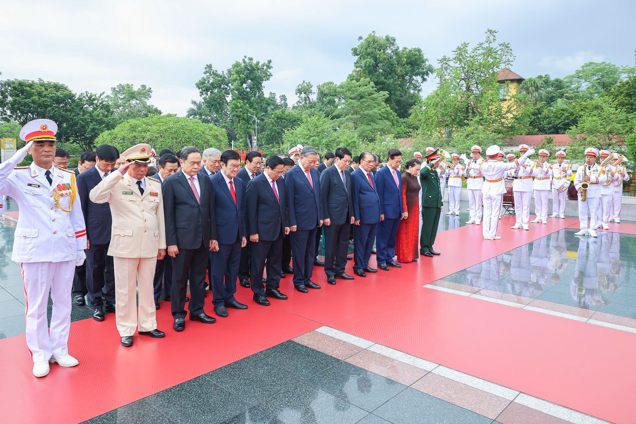 Lãnh đạo Đảng, Nhà nước vào Lăng viếng Bác, dâng hương các Anh hùng liệt sĩ - 7