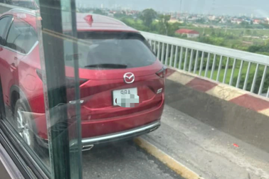 Hà Nội: Người đàn ông bỏ lại ô tô trên cầu Thăng Long, nghi nhảy cầu tự vẫn