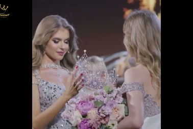 Phút đăng quang của Hoa hậu Nga 2022