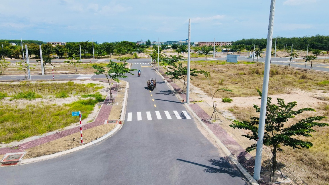 Luxury Golden City hút giới đầu tư với chương trình Sổ đỏ trao tay - 2 Luxury Golden City hút giới đầu tư với chương trình Sổ đỏ trao tay - 2
