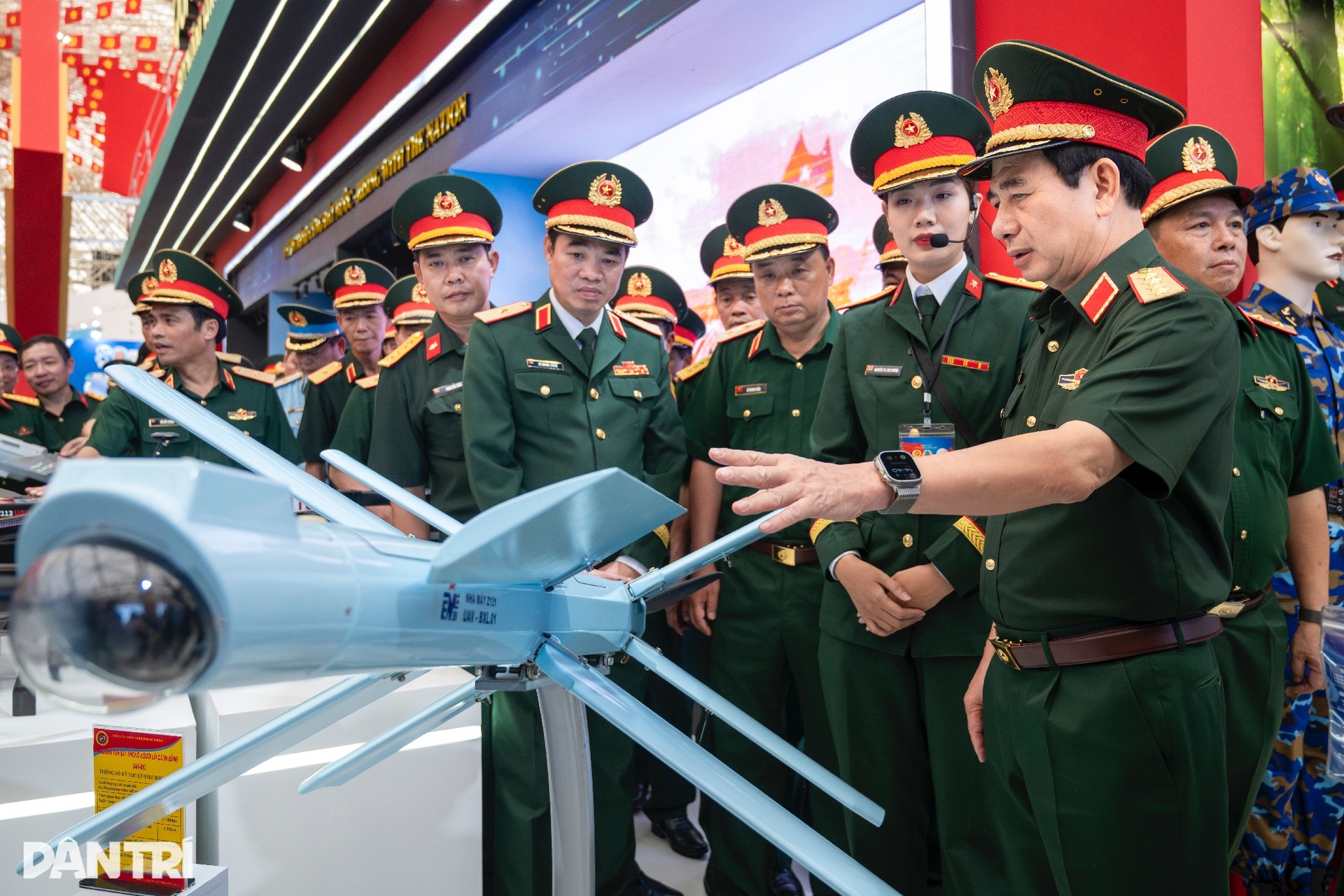 Đại tướng Phan Văn Giang trải nghiệm lái xe không kính đường Trường Sơn - 2