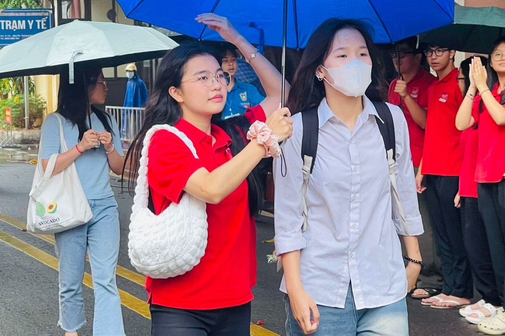 Đề thi ngữ văn vào lớp 10 THPT chuyên Khoa học Xã hội và Nhân văn Hà Nội - 3 Đề thi ngữ văn vào lớp 10 THPT chuyên Khoa học Xã hội và Nhân văn Hà Nội - 3