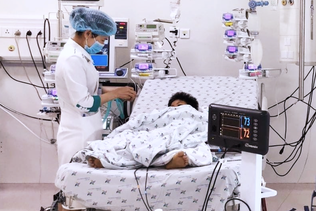 Bé 8 tuổi sốc tim nguy kịch sau 6 ngày ho sốt, vượt 200km để chạy ECMO - 1 Bé 8 tuổi sốc tim nguy kịch sau 6 ngày ho sốt, vượt 200km để chạy ECMO - 1