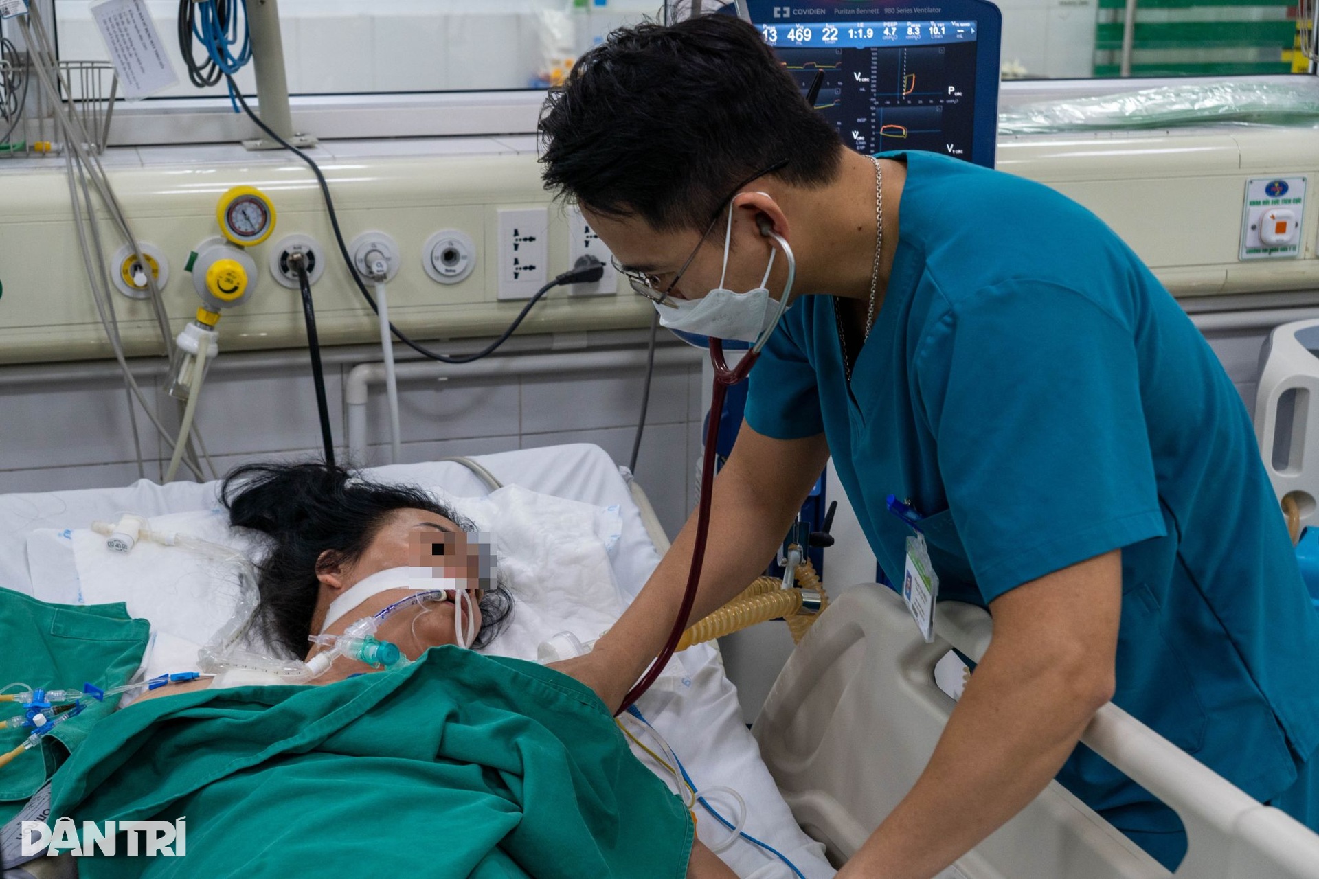 Tuyến cuối chữa sốt xuất huyết: Chạy đua cứu bệnh nhân cô đặc máu - 1 Tuyến cuối chữa sốt xuất huyết: Chạy đua cứu bệnh nhân cô đặc máu - 1