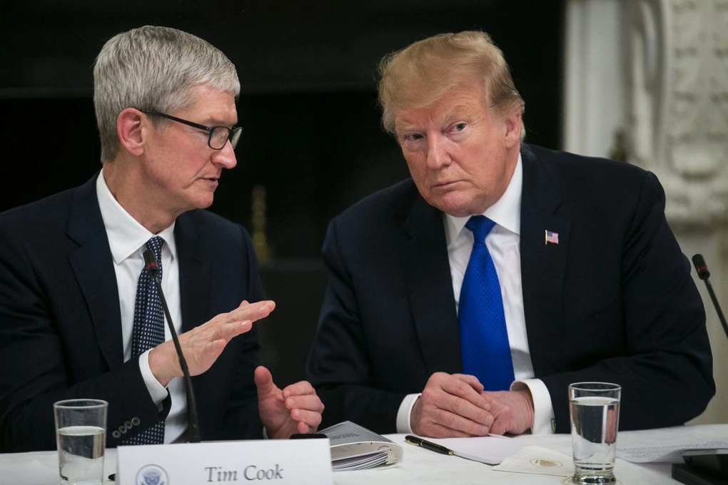 Ông Trump nói gì với Tim Cook khi đạt được thỏa thuận thuế với Trung Quốc? - 1 Ông Trump nói gì với Tim Cook khi đạt được thỏa thuận thuế với Trung Quốc? - 1