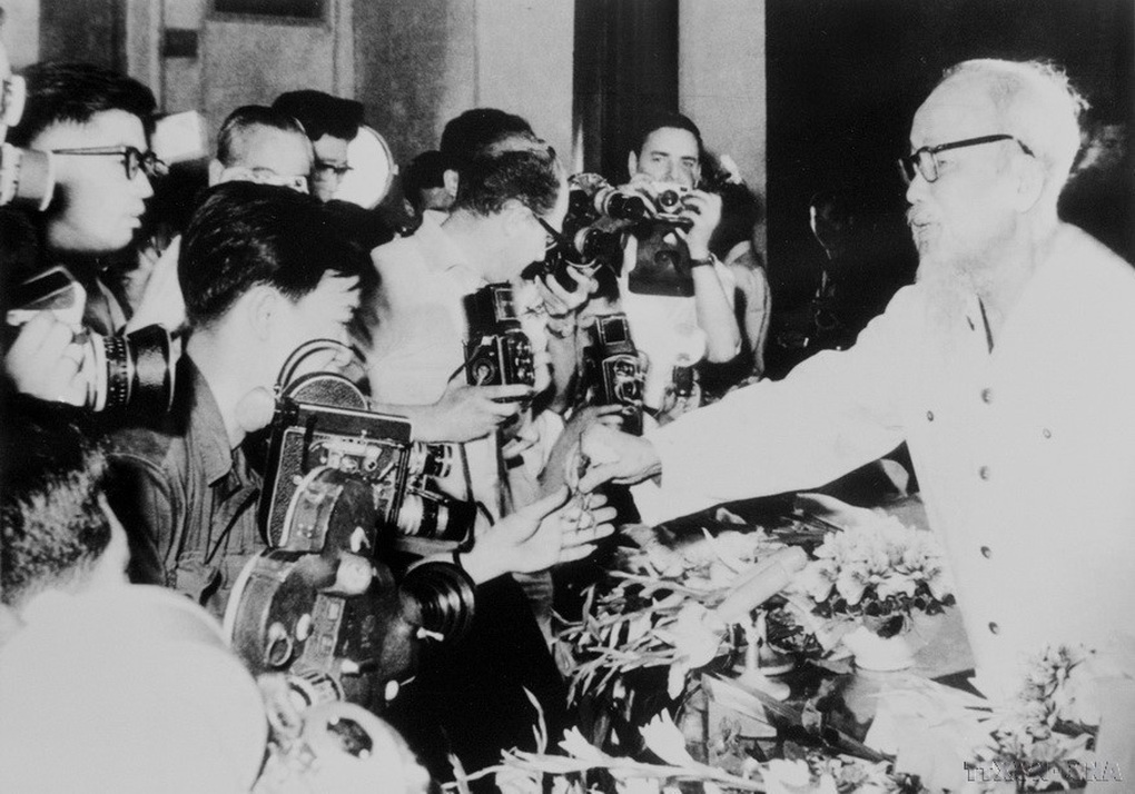 Tầm nhìn vượt thời đại của Chủ tịch Hồ Chí Minh - 1 Tầm nhìn vượt thời đại của Chủ tịch Hồ Chí Minh