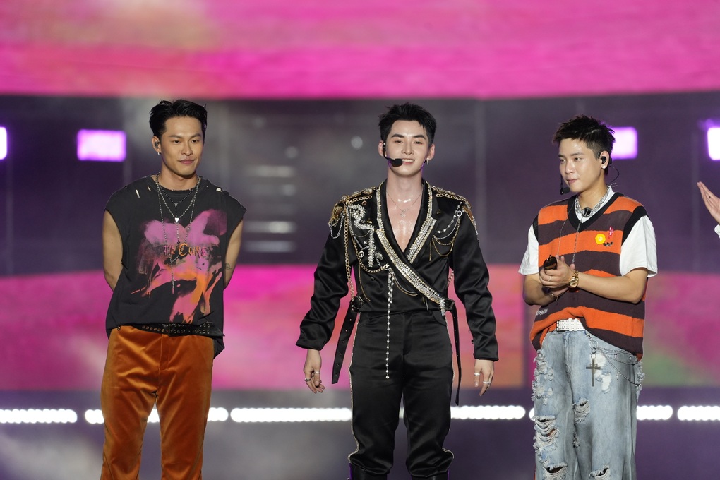 2019 2019 LyLy tái xuất ngọt ngào bên Anh Tú sau khi rời Em xinh - 2