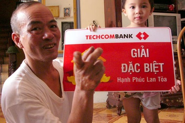 “Khách hàng kỹ tính” trúng thưởng hai tỷ đồng