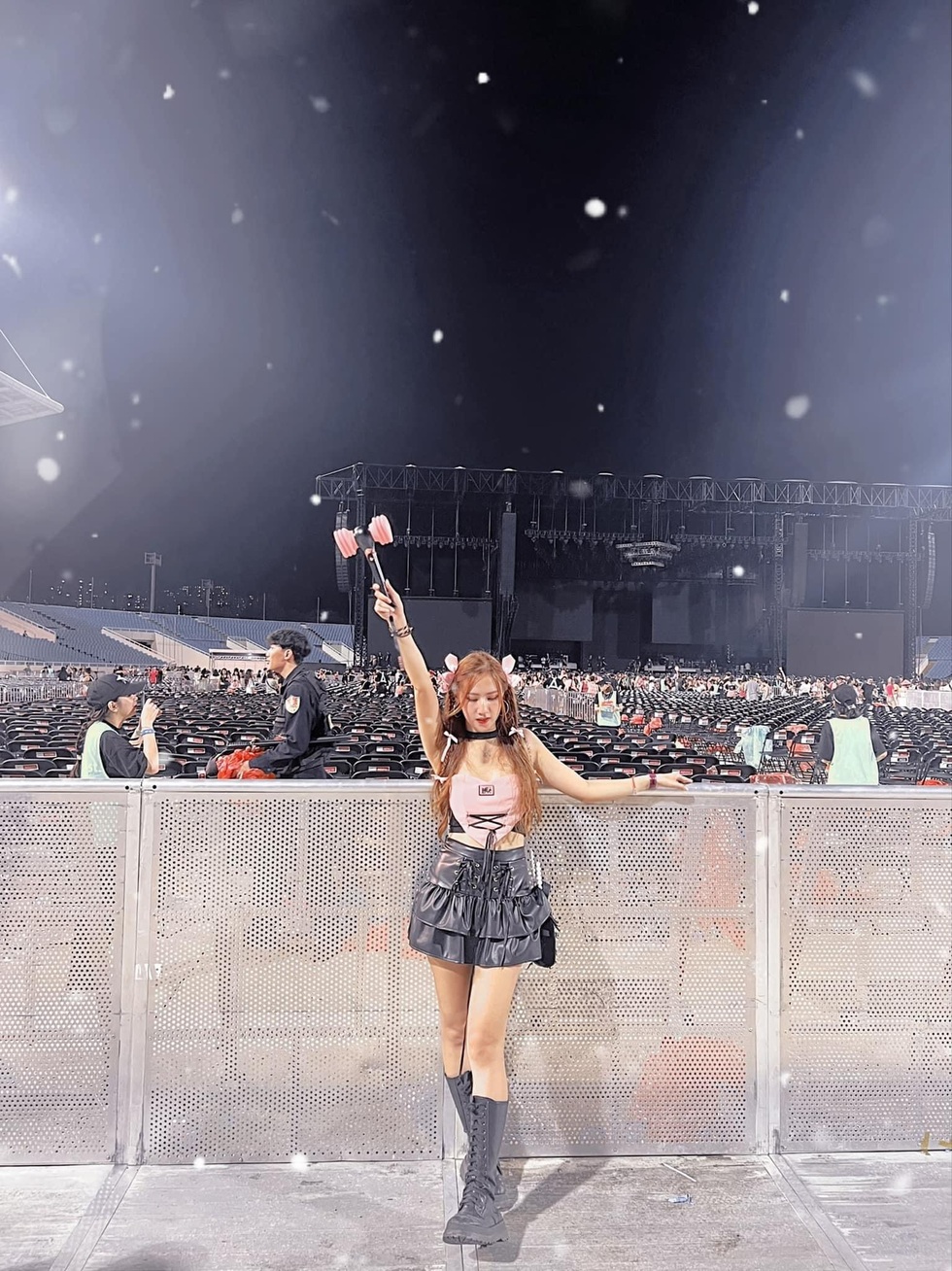 Nữ VĐV treo huy chương đầy cửa nhà, đông khách tò mò đến mua lạp xưởng - 8 Nữ VĐV treo huy chương đầy cửa nhà, đông khách tò mò đến mua lạp xưởng - 8