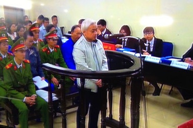 Bầu Kiên: "Cho bị cáo uống thuốc huyết áp"