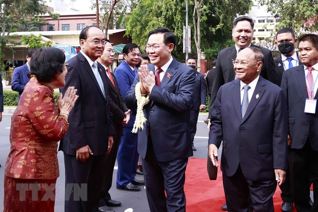 Lễ đón Chủ tịch Quốc hội Vương Đình Huệ thăm chính thức Campuchia - 6 Lễ đón Chủ tịch Quốc hội Vương Đình Huệ thăm chính thức Campuchia - 6