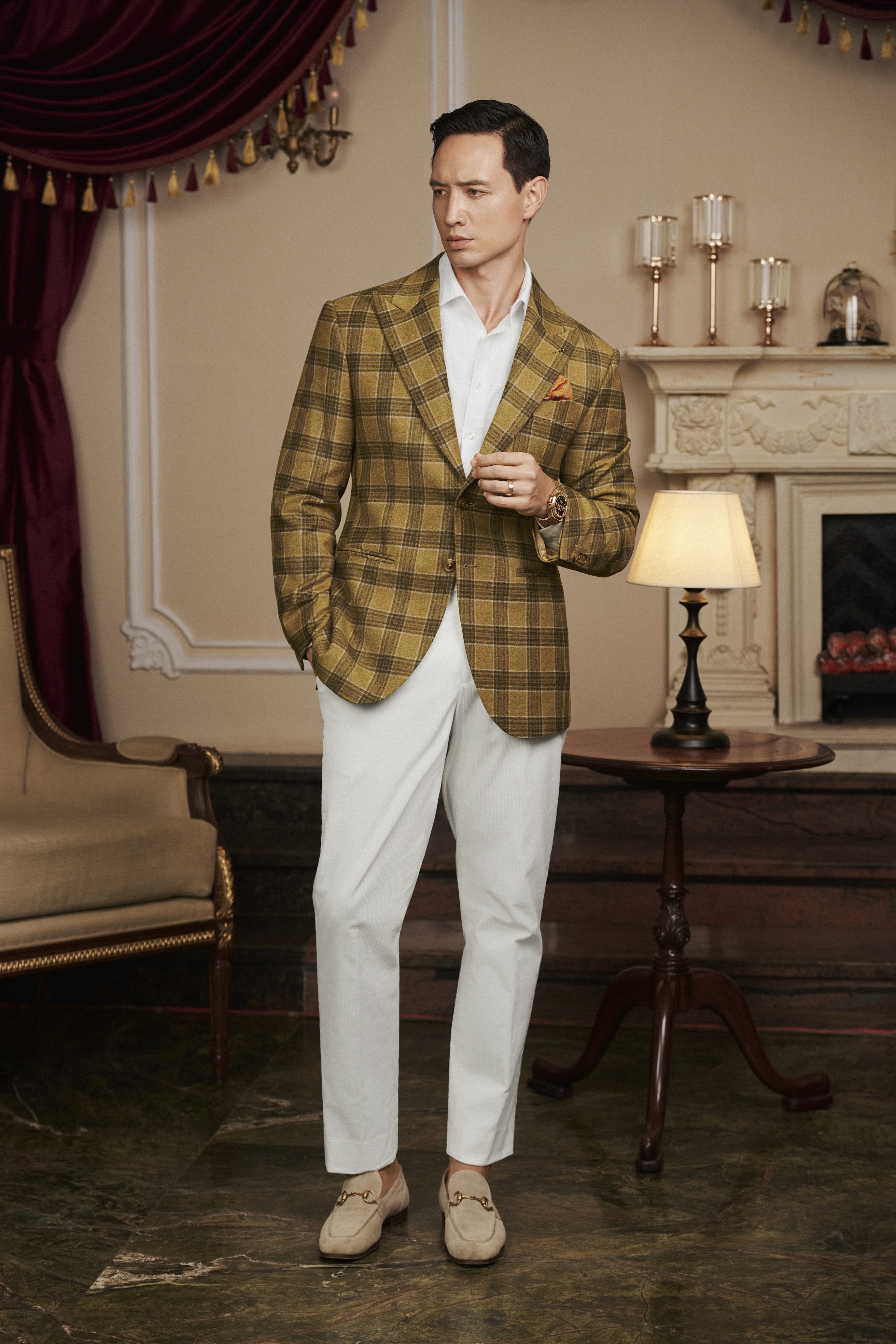 Kim Lý diện suit khoe vẻ lịch lãm ngày đầu năm mới - 1 Kim Lý diện suit khoe vẻ lịch lãm ngày đầu năm mới - 1
