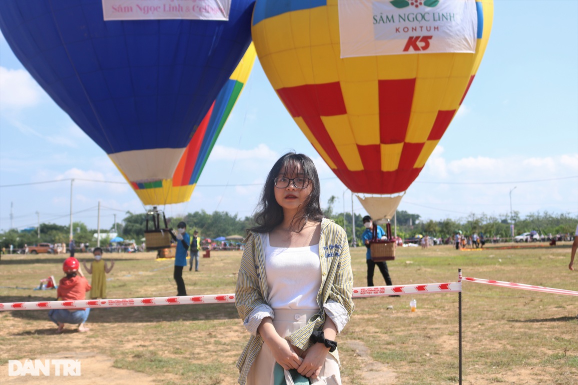 Du khách nườm nượp đến chiêm ngưỡng khinh khí cầu lớn nhất tại Kon Tum - 6 Du khách nườm nượp đến chiêm ngưỡng khinh khí cầu lớn nhất tại Kon Tum - 6