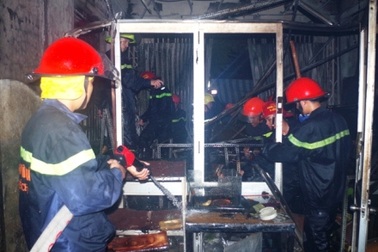 Cháy lớn tại cơ sở sản xuất dầu đen