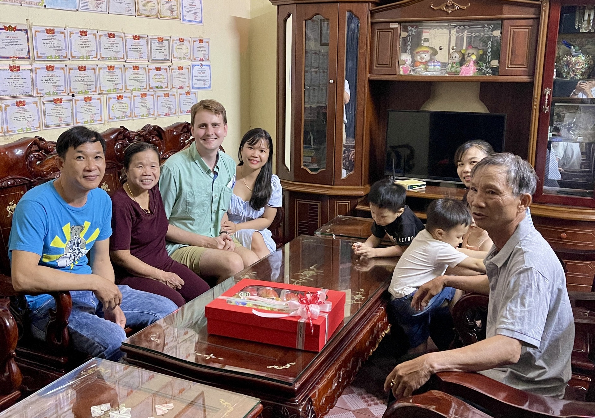 Chàng tiến sĩ người Mỹ cưa đổ cô gái Việt nhờ... chiêu độc của bố - 10 Chàng tiến sĩ người Mỹ cưa đổ cô gái Việt nhờ... chiêu độc của bố - 10