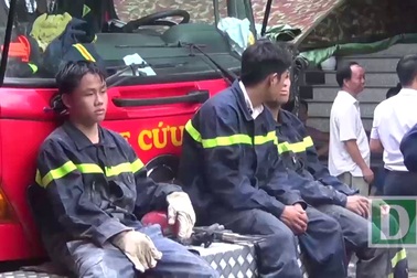 8 giờ bộ đội, cảnh sát chạy đua thời gian cứu nạn nhân nhà sập