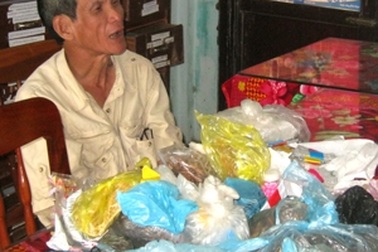 Thầy thuốc chữa bệnh bằng… tai phone lĩnh án 