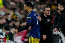 HLV Ralf Rangnick lên tiếng cảnh cáo C.Ronaldo trước trận gặp West Ham