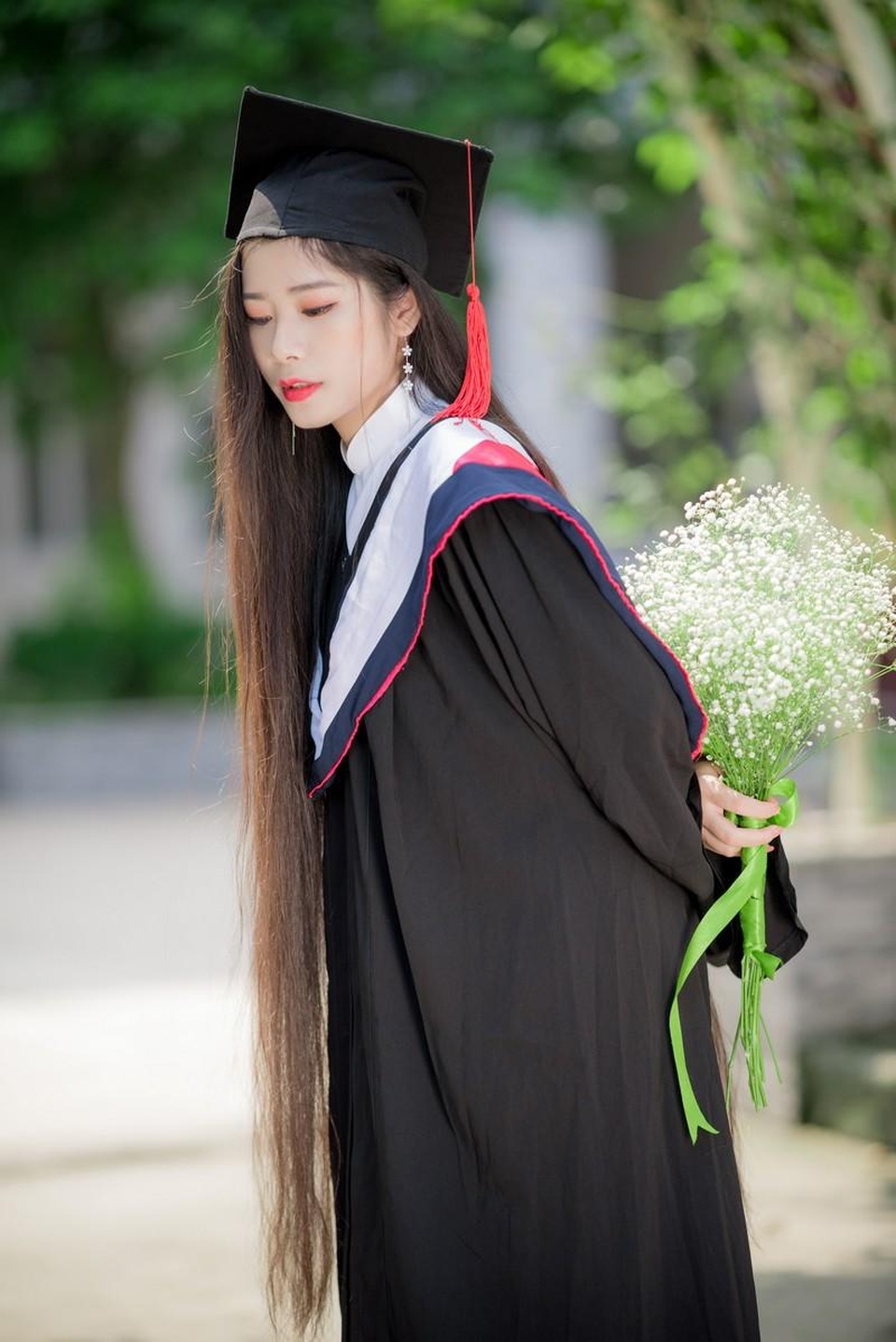 Nữ sinh ĐH Văn hóa nuôi mái tóc dài hơn 1 mét trong suốt 14 năm - 4 Nữ sinh ĐH Văn hóa nuôi mái tóc dài hơn 1 mét trong suốt 14 năm - 4