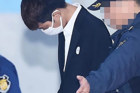 Jung Joon Young cúi mặt tham dự phiên sơ thẩm, thừa nhận mọi tội danh
