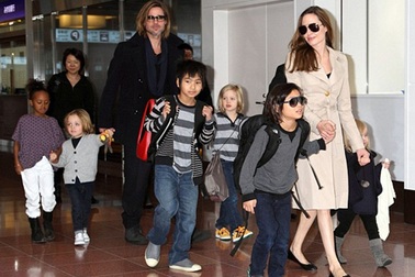 Angelina Jolie: “Tôi tự hào vì Brad Pitt thích làm cha” 