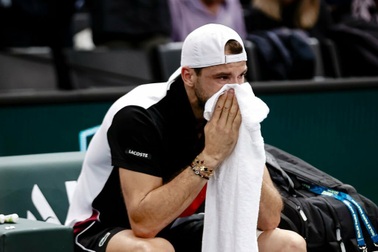 Dimitrov bật khóc vì thất bại, Djokovic tiến tới an ủi đối thủ