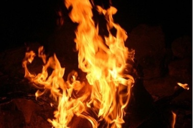 Tưới xăng đốt bạn gái vì níu kéo tình cảm bất thành