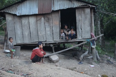 Làng tái định cư, “chưa an cư, sao lạc nghiệp”
