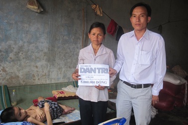 Quỹ Nhân ái hỗ trợ 5 triệu đồng đến với cậu bé thèm ăn quả cam