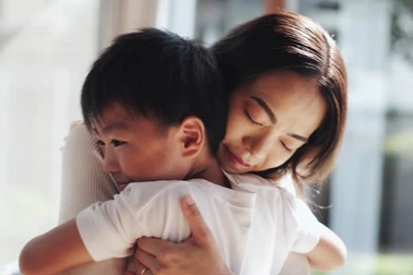 Thư con trai lần đầu gửi mẹ: "Con xin lỗi vì chưa bao giờ nói yêu mẹ"