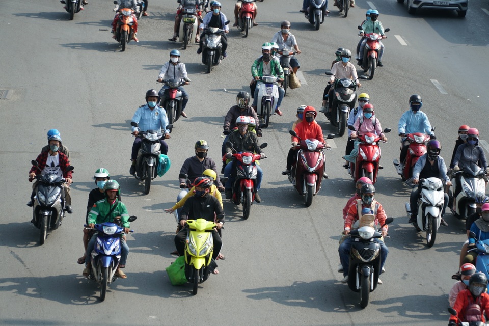 Đường về miền Tây kẹt cứng ngày đầu nghỉ lễ - 7 Đường về miền Tây kẹt cứng ngày đầu nghỉ lễ - 7