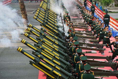 Loạt đại bác nổ vang trời tại Hoàng thành Thăng Long