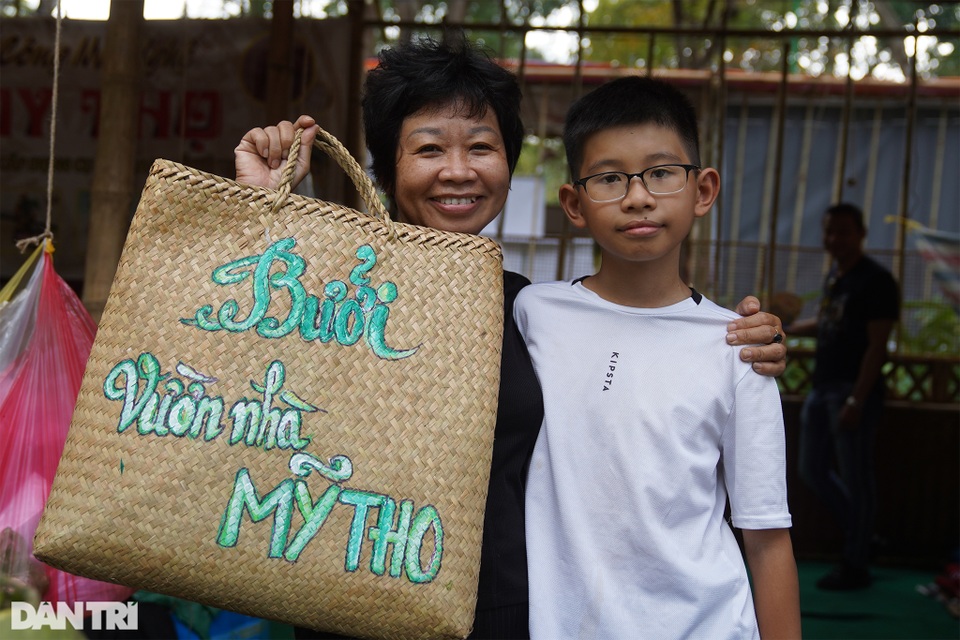 Hướng dẫn viên du lịch phải đi bán hàng hội chợ - 2