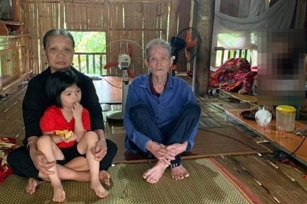 Thương cảnh cha mẹ già ngày đêm ngóng tin con sau vụ tại nạn - 3 Thương cảnh cha mẹ già ngày đêm ngóng tin con sau vụ tại nạn - 3