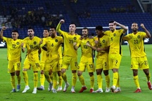 Mất 7 cầu thủ nhập tịch, Malaysia vẫn chiến thắng và đứng đầu bảng