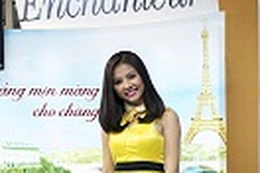Vân Trang khoe vẻ đẹp rạng ngời