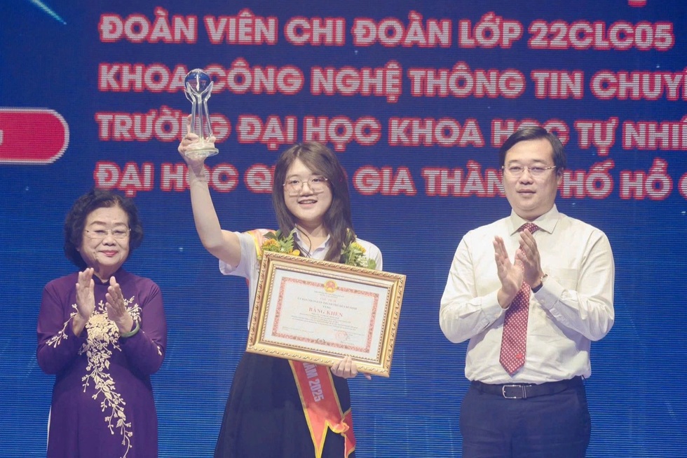 Từ nỗi đau mất mát năm 18 tuổi đến danh hiệu Công dân trẻ tiêu biểu TPHCM
