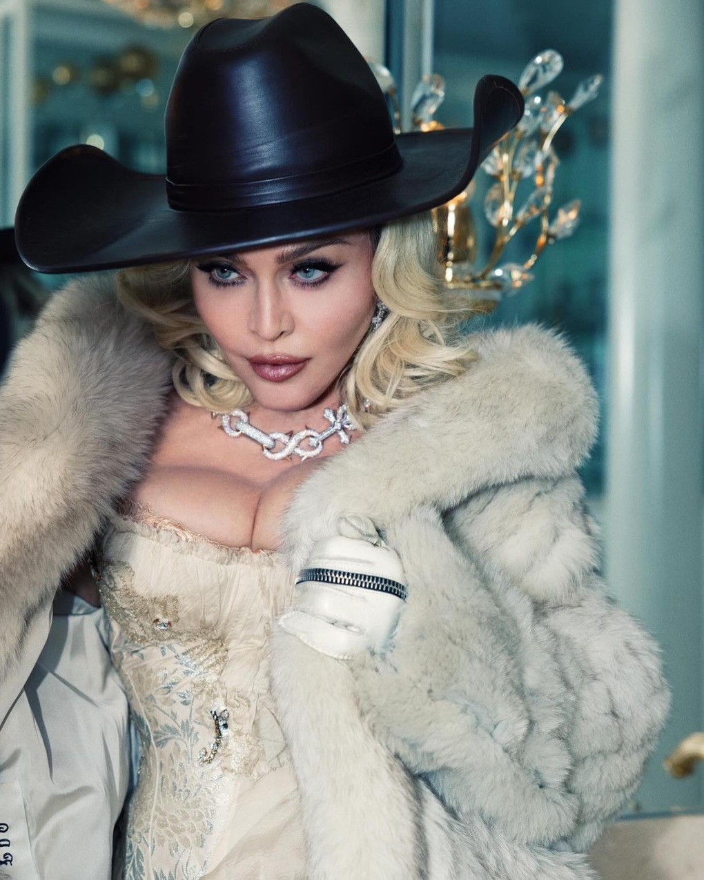 Madonna bị kiện vì tour lưu diễn như show khiêu dâm - 1 Madonna bị kiện vì tour lưu diễn như show khiêu dâm - 1