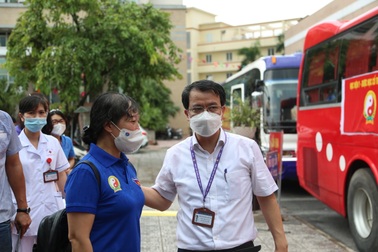 Cán bộ, SV Học viện Y Dược học cổ truyền VN tiếp tục lên đường hỗ trợ TPHCM