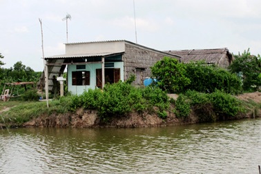 Khởi tố chủ vuông tôm tàng trữ vũ khí trái phép