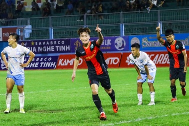 Hoàng Đức ghi bàn ở trận đấu ra mắt giải hạng Nhất