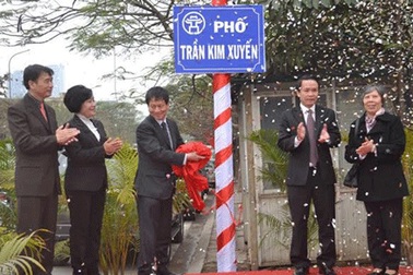 Hà Nội: Gắn biển tên đường mang tên một nhà báo