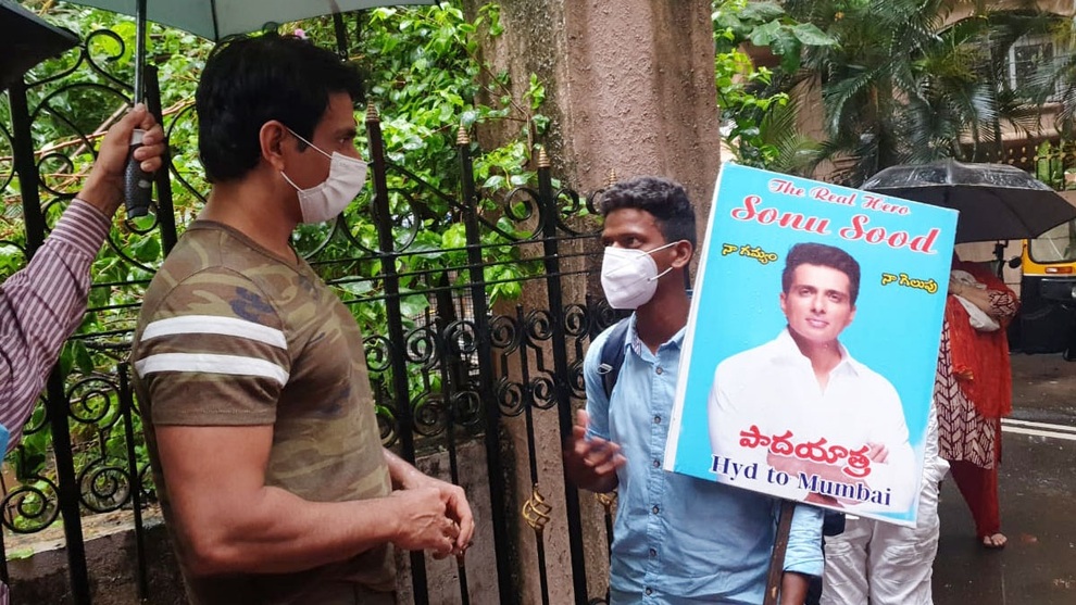 Ấn Độ: Fan đi bộ bằng chân trần 700 km để gặp thần tượng - 2