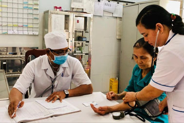 Một giường ba bệnh nhân và chuyện y tế cơ sở