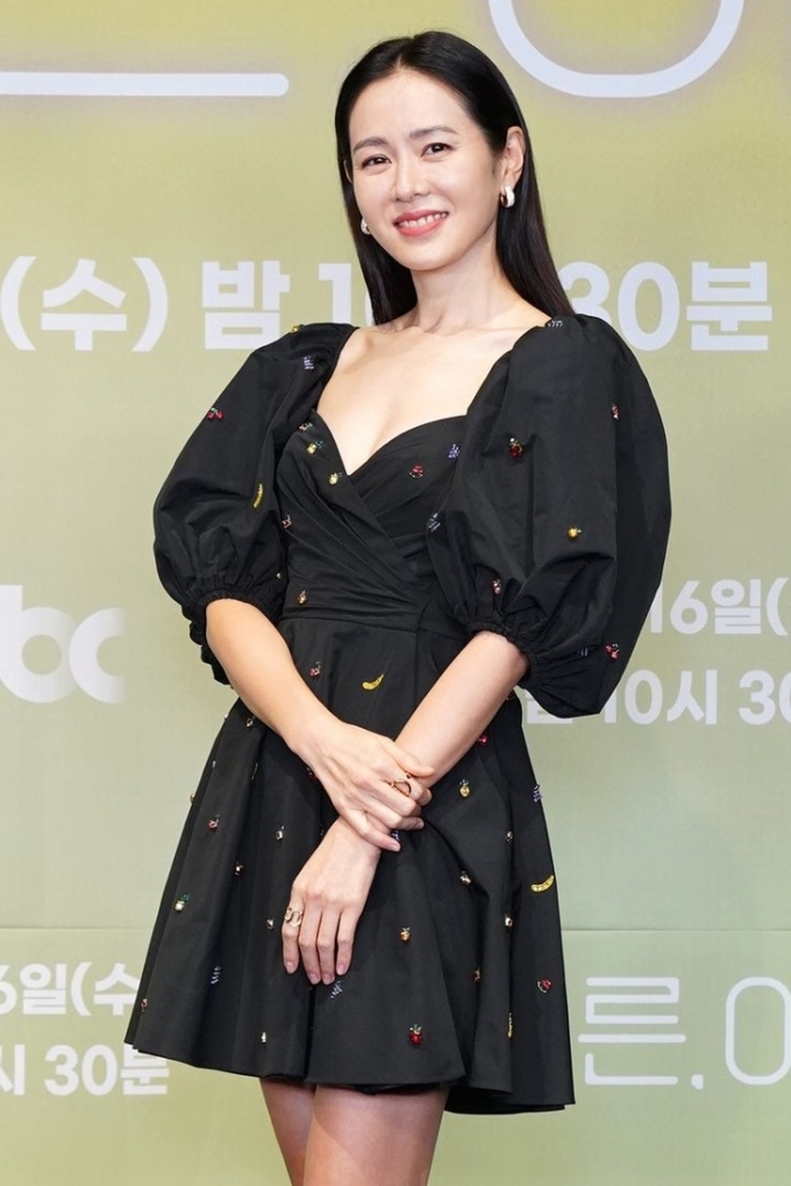 Son Ye Jin lộ diện rạng rỡ, khẳng định kết hôn với Hyun Bin là định mệnh - 2 Son Ye Jin lộ diện rạng rỡ, khẳng định kết hôn với Hyun Bin là định mệnh - 2