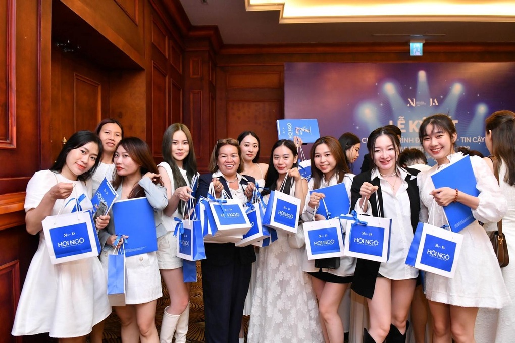 Hội ngộ Juliette Armand 2022 - hành trình 7 năm của những nhà trị liệu da thông thái - 5 Hội ngộ Juliette Armand 2022 - hành trình 7 năm của những nhà trị liệu da thông thái - 5
