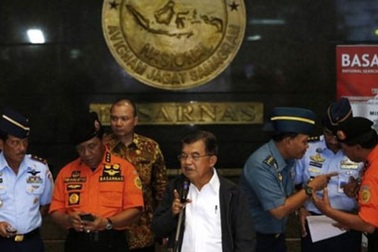 Phó tổng thống Indonesia: Máy bay rơi có thể do thời tiết xấu