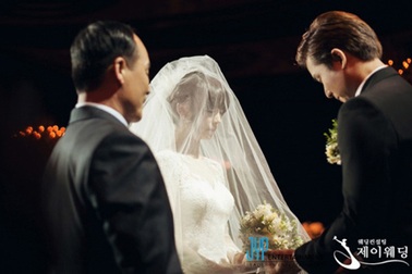 Dàn sao Hàn dự lễ cưới nhóm trưởng Wonder Girls