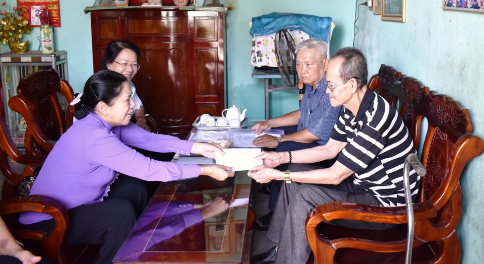 Sở LĐ-TBXH Bạc Liêu trao quà đến hộ chính sách dịp Tết - 3 Sở LĐ-TBXH Bạc Liêu trao quà đến hộ chính sách dịp Tết - 3