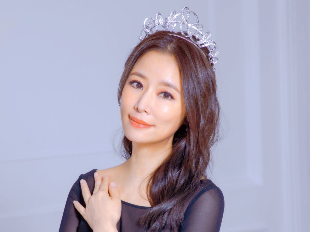 Giữa bão phong sát của Triệu Vy, Lâm Tâm Như cùng chồng về thăm trường cũ - 2 Giữa bão phong sát của Triệu Vy, Lâm Tâm Như cùng chồng về thăm trường cũ - 2